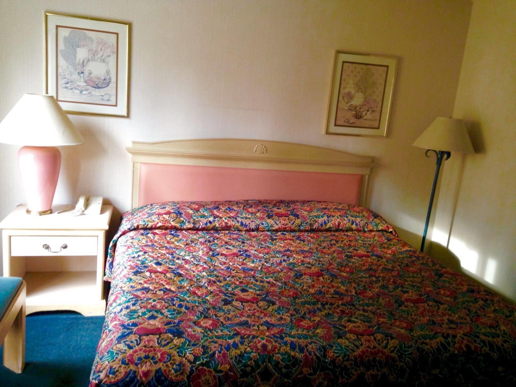 Stevenson's Motel 2*